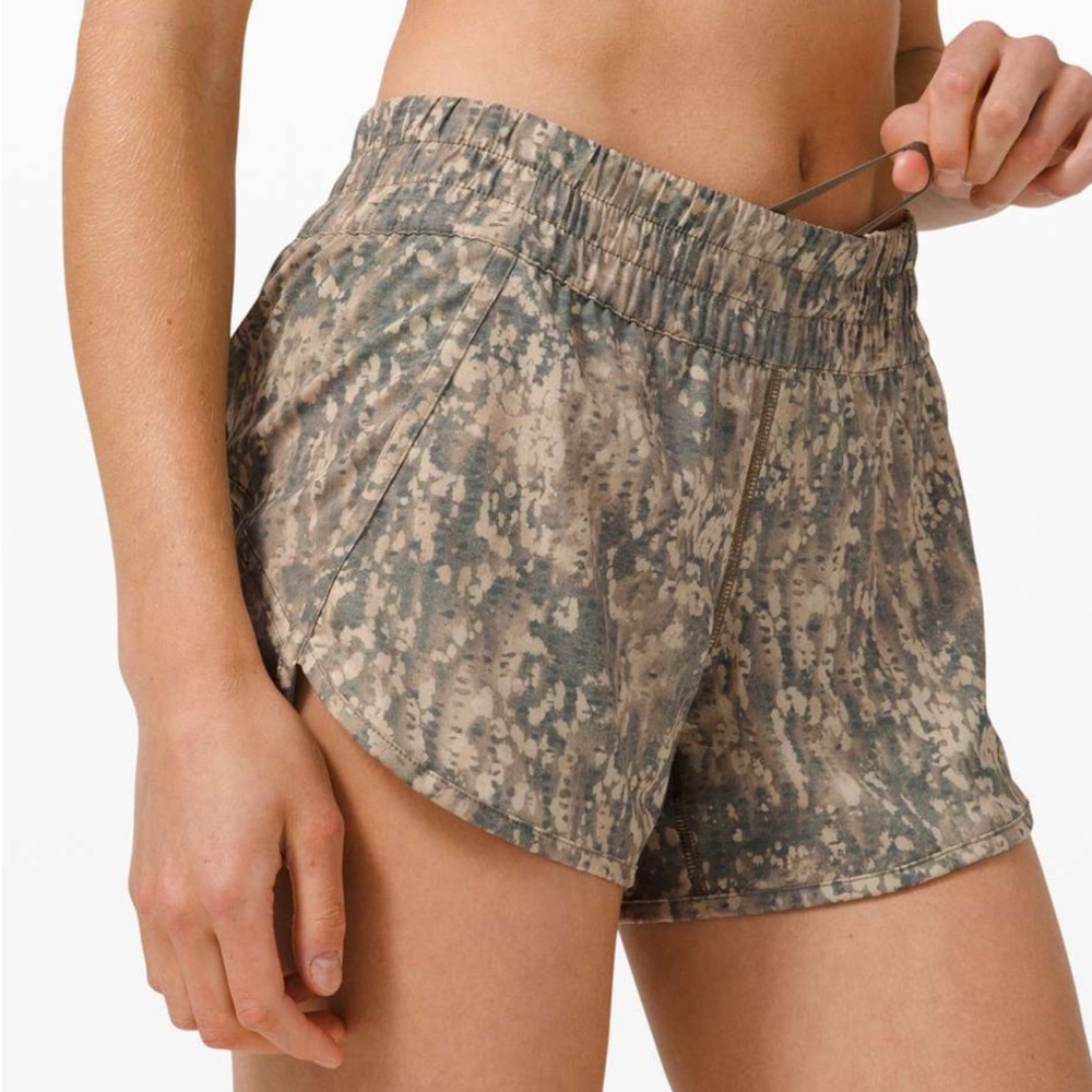 Lululemon Tracker Short V *4"